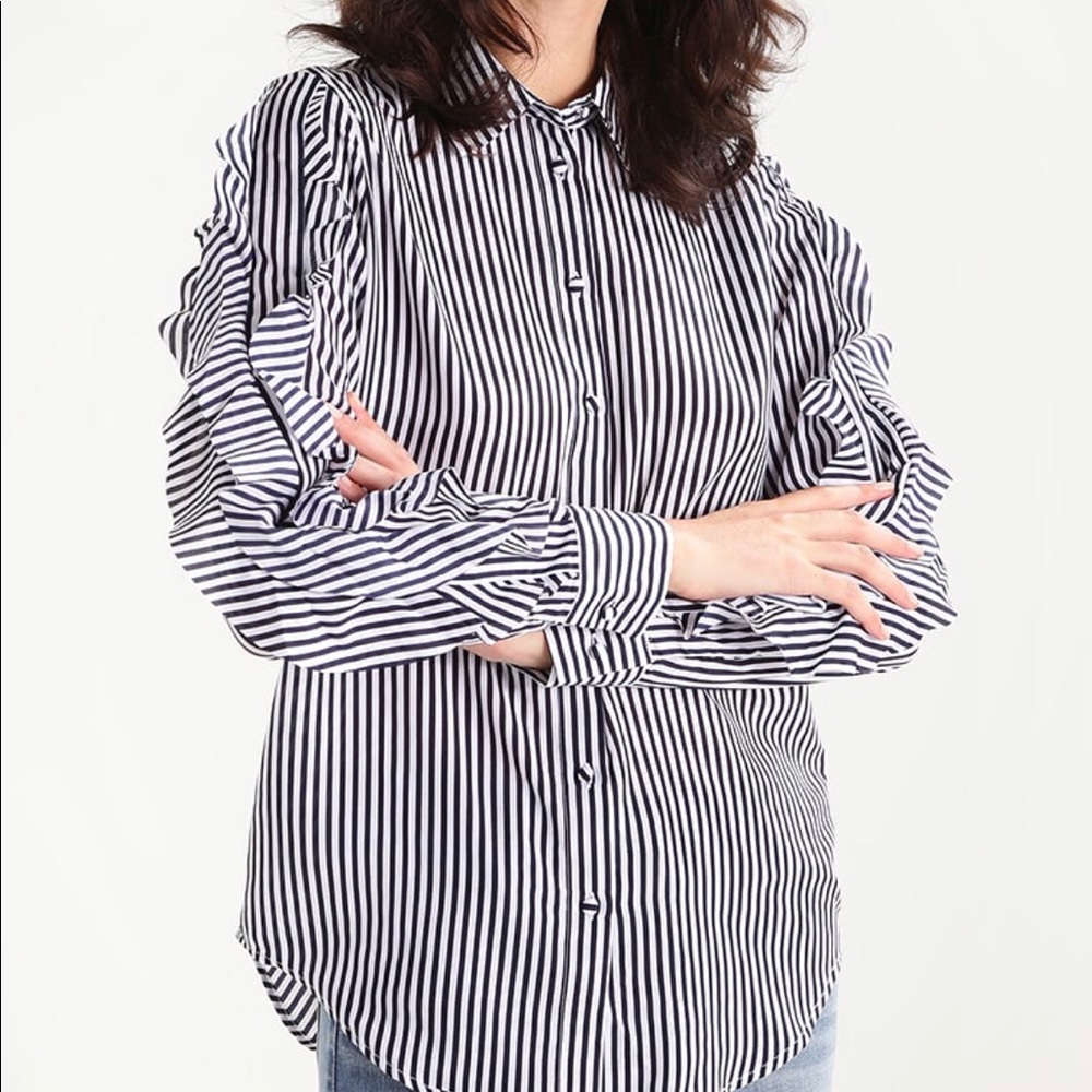 Ruffled sleeve banana republic button down blouse